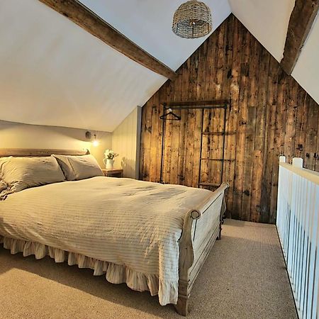 The Threshing Barn At Penrhos Court Vila Kington  Quarto foto