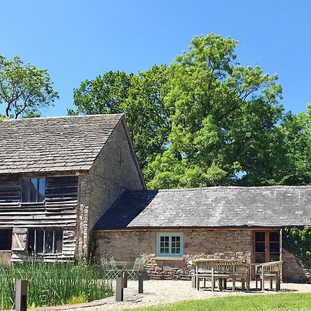 The Threshing Barn At Penrhos Court Vila Kington  Quarto foto