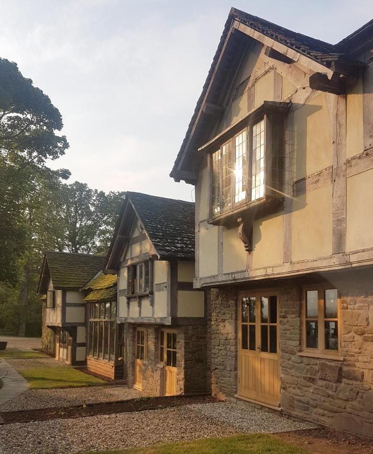 The Threshing Barn At Penrhos Court Vila Kington  Exterior foto