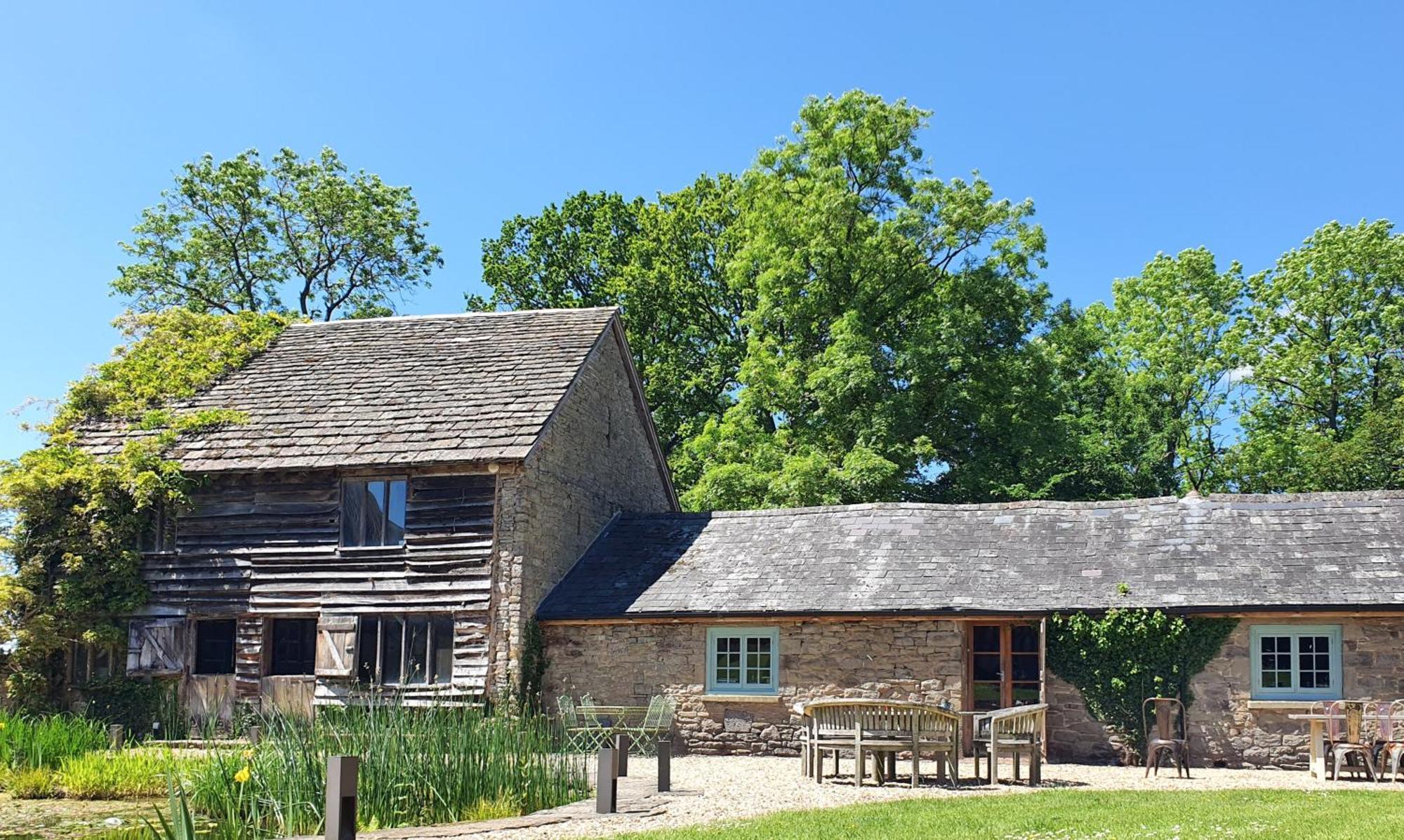 The Threshing Barn At Penrhos Court Vila Kington  Quarto foto