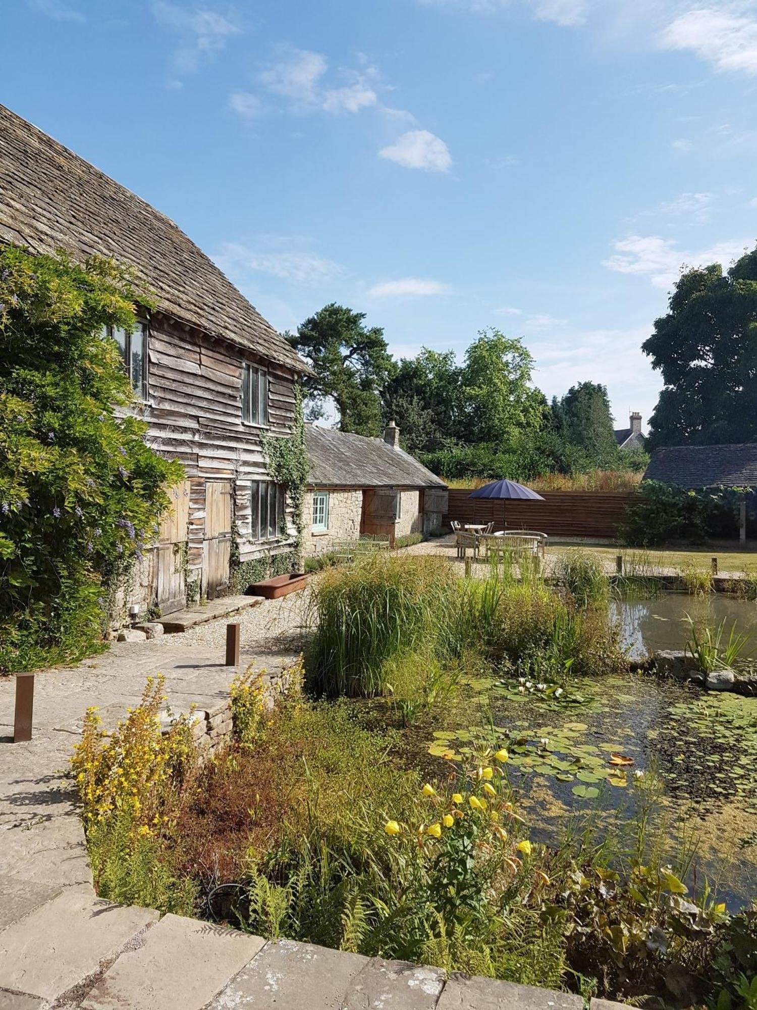 The Threshing Barn At Penrhos Court Vila Kington  Quarto foto
